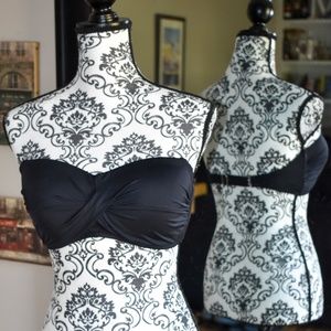 D/DD STRAPLESS BLACK BIKINI TOP